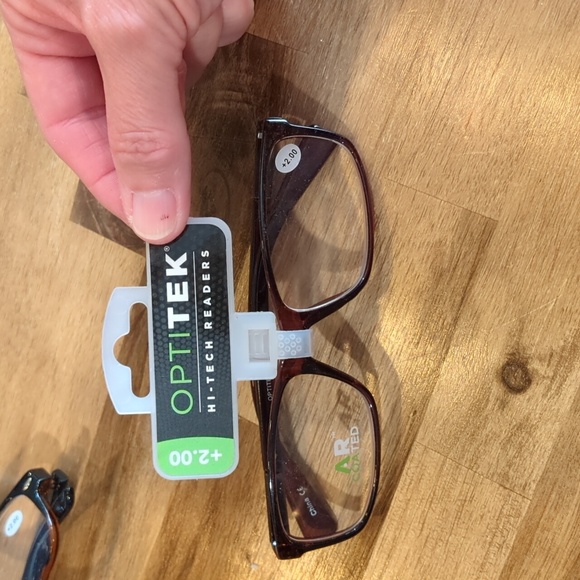 NWT Optitek Hi-Tech readers +2.00 - Picture 10 of 13
